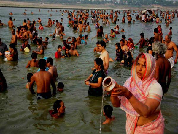 दशहरे पर गंगा स्नान