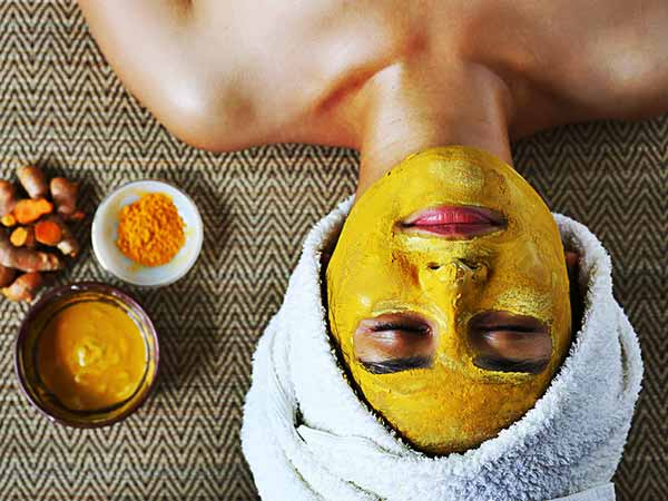 बेसन और हल्दी का फेसमास्क