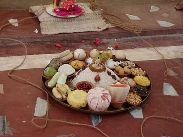 उड़द की दाल और चावल का दान करें