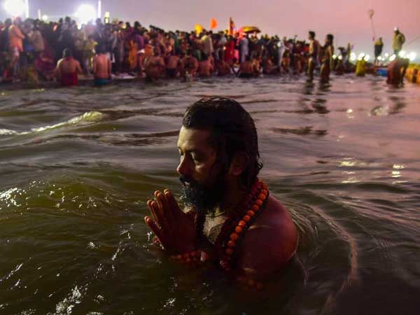 अमृत समान हो जाता है गंगा का जल