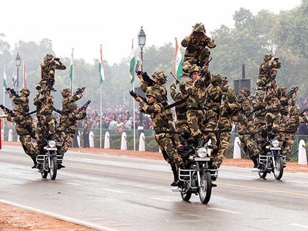गहनता से होती है सुरक्षाकर्मियों की जांच