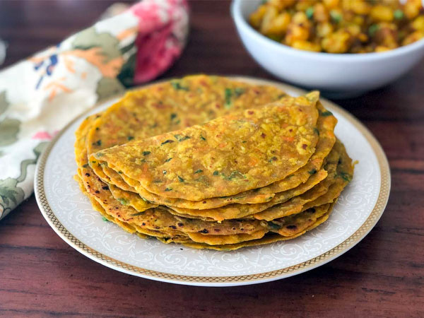 हरियाली थालीपीठ बनाने के लिए आवश्यक सामग्री