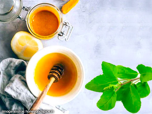 4. तुलसी, शहद और हल्दी 4. तुलसी, शहद और हल्दी
