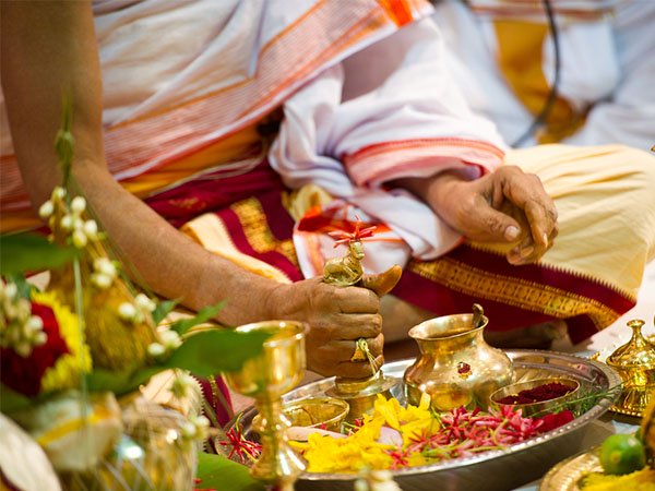 लॉकडाउन के बीच अक्षय तृतीया लॉकडाउन के बीच अक्षय तृतीया