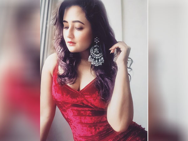 रेड सेक्सी गाउन