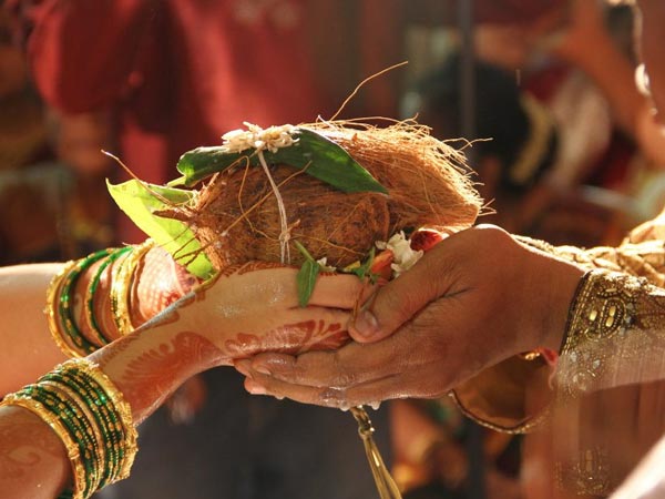 नवविवाहितों को ही अलग क्यों करते हैं?