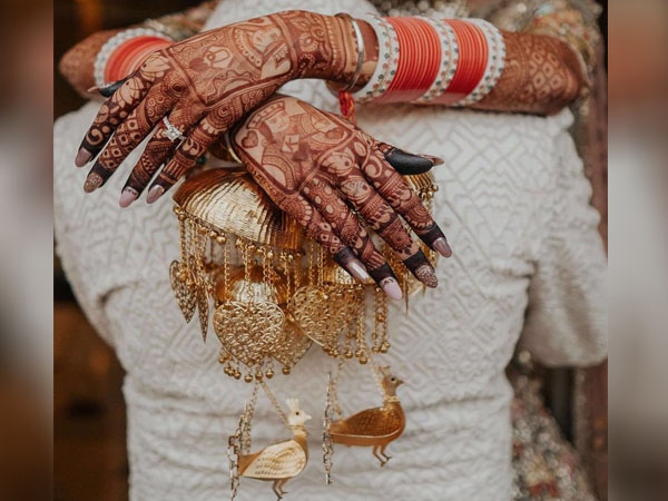 झूमर डिजाइन कलीरे