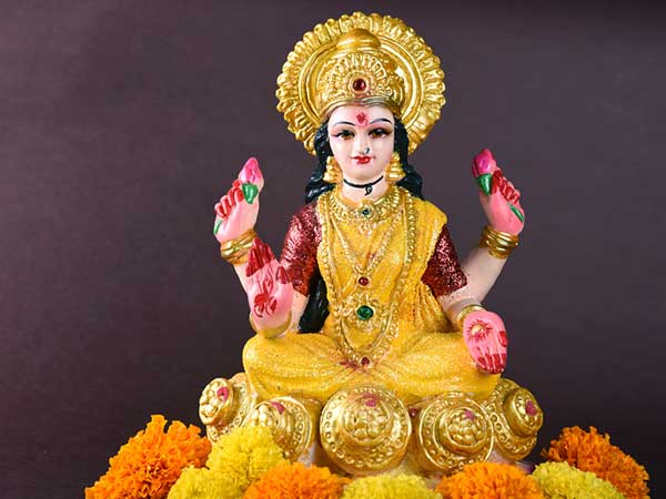 मां लक्ष्मी को प्रसन्न करने का उपाय मां लक्ष्मी को प्रसन्न करने का उपाय