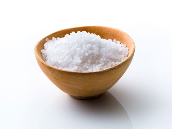 सिर्फ स्वाद ही नहीं बढ़ाता है नमक, जानें इससे जुड़े ट्रिक्स | GENIUS Life Hacks Using Table Salt - Hindi Boldsky