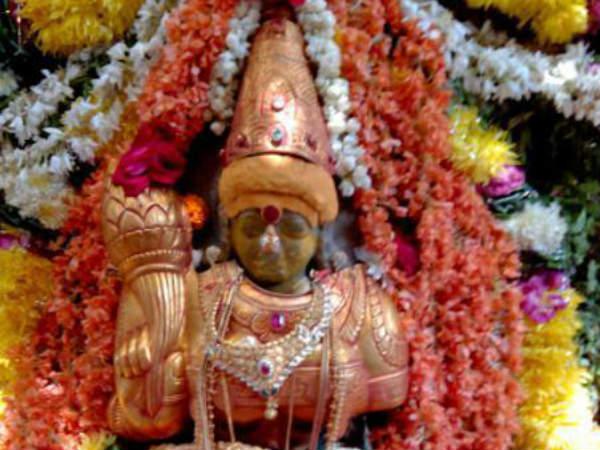 मंदिर में करें ये उपाय
