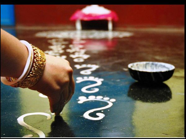 शरद पूर्णिमा के दिन लक्ष्मी पूजा शरद पूर्णिमा के दिन लक्ष्मी पूजा