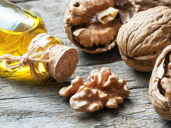 बालों के लिए अखरोट ऑयल बालों के लिए अखरोट ऑयल