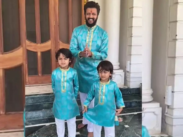 रितेश देशमुख ने मां की साड़ी का पहना कुर्ता