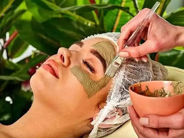 मुल्तानी मिट्टी कपूर का फेस पैक मुल्तानी मिट्टी कपूर का फेस पैक