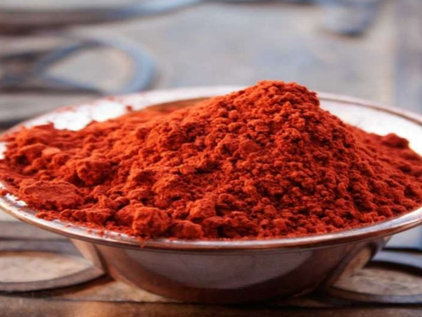 ब द ग और न खर त वच क ल ए इस त म ल कर ल ल च दन प उडर फ स प क Red Sandalwood Powder Face Pack For Glowing Skin Hindi Boldsky