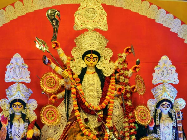 इस साल घोड़े पर सवार होकर आएंगी मां इस साल घोड़े पर सवार होकर आएंगी मां