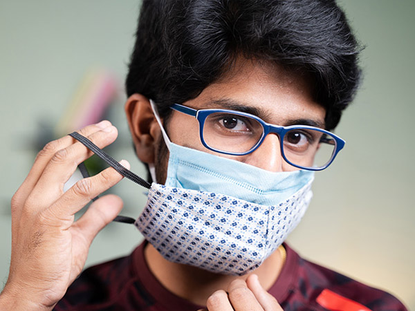 डबल मास्क स्टडी डबल मास्क स्टडी