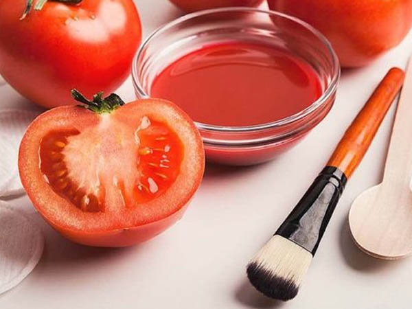 टमाटर और मुल्तानी मिट्टी टमाटर और मुल्तानी मिट्टी