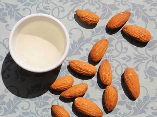 गुलाब और बादाम फेस पैक गुलाब और बादाम फेस पैक