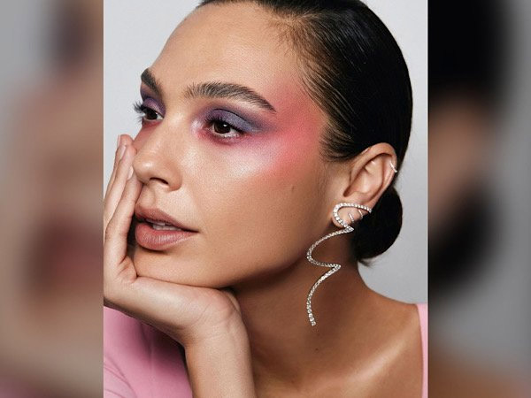 रेड एंड पर्पल लुक रेड एंड पर्पल लुक