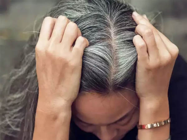 how to stop gray hair at early age  जवन म सफद हत बल स आप भ ह  परशन त अपनए य नसख Health News in Hindi