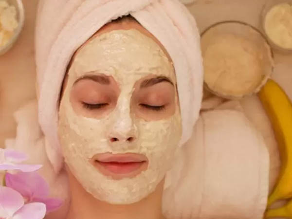 पोर्स छोटे करने के लिए बेसन और दूध का फेस पैक पोर्स छोटे करने के लिए बेसन और दूध का फेस पैक