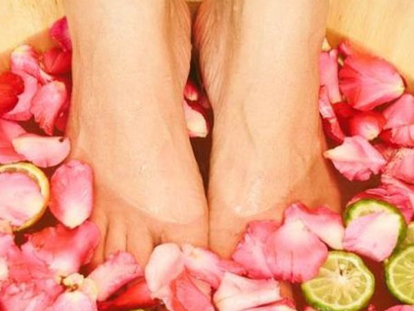 टैनिंग के लिए इस्तेमाल करें सिरका टैनिंग के लिए इस्तेमाल करें सिरका