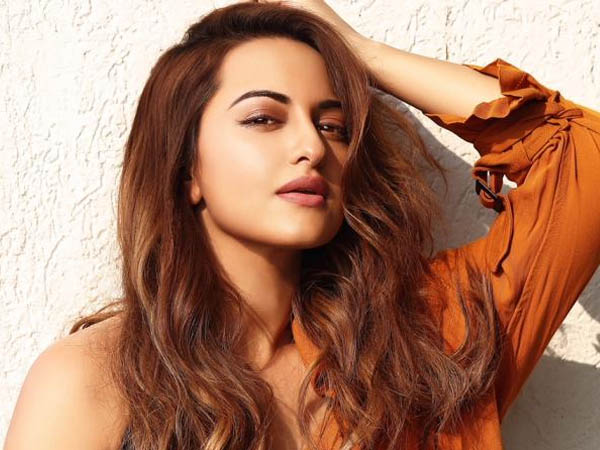 नारियल तेल से बालों की चंपी नारियल तेल से बालों की चंपी