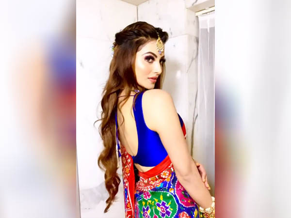 6 महीने में तैयार हुई उर्वशी रौतेला की साड़ी 6 महीने में तैयार हुई उर्वशी रौतेला की साड़ी