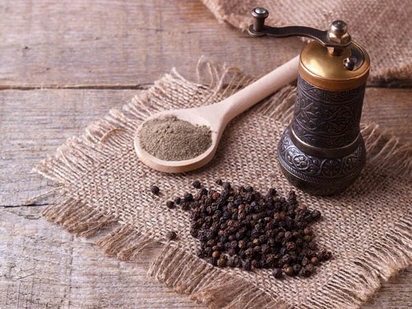 बालों के लिए काली मिर्च के फायदे बालों के लिए काली मिर्च के फायदे