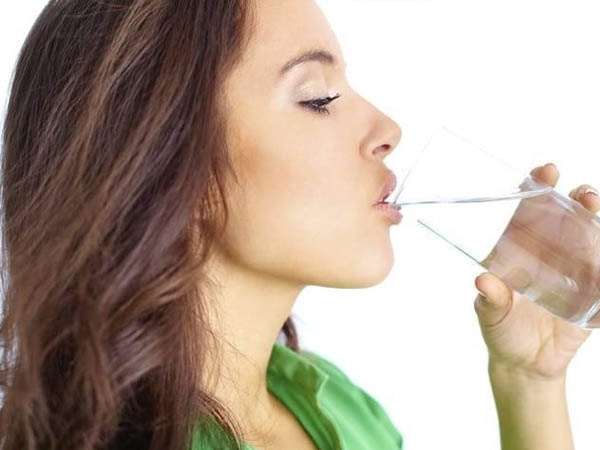 ज्यादा पानी पिएं ज्यादा पानी पिएं