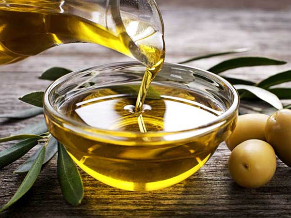 ऑलिव ऑयल से मसाज ऑलिव ऑयल से मसाज