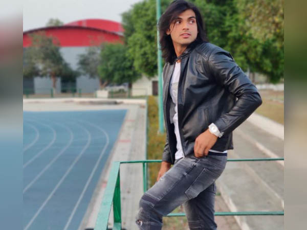 लेदर जैक्ट और ब्लैक जींस में नीरज चोपड़ा लेदर जैक्ट और ब्लैक जींस में नीरज चोपड़ा