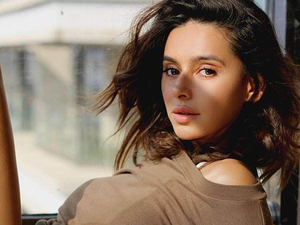 एसेंशियल ऑयल एसेंशियल ऑयल