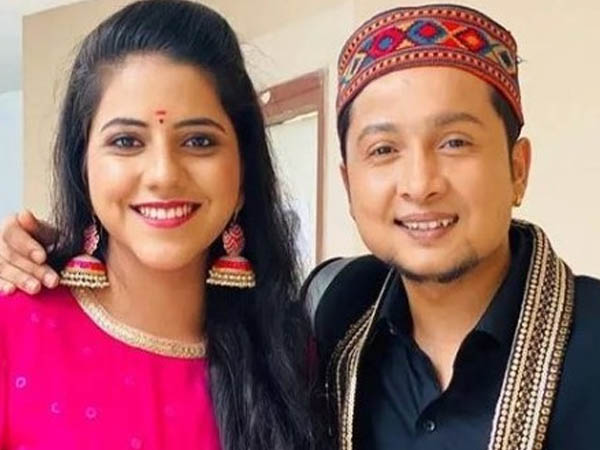 बैंड के साथ भी गाते हैं गाने बैंड के साथ भी गाते हैं गाने