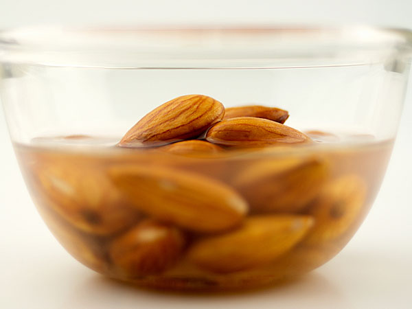 फलियां और नट्स भिगोकर खाएं फलियां और नट्स भिगोकर खाएं