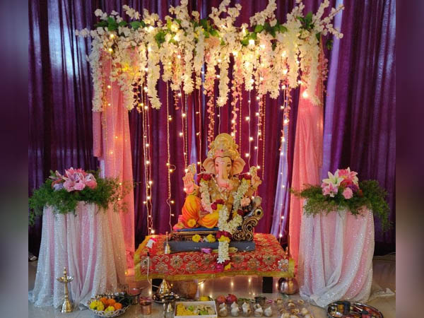 लाइट और गुब्बारों से सजाएं मंदिर लाइट और गुब्बारों से सजाएं मंदिर