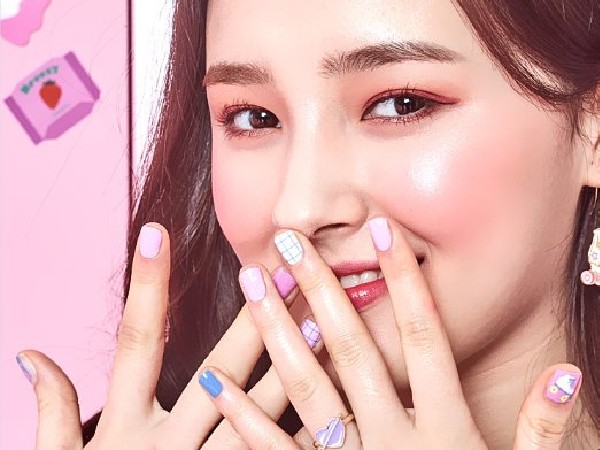 मोमोलेंड नेन्सी (momoland nancy) नेल आर्ट मोमोलेंड नेन्सी (momoland nancy) नेल आर्ट