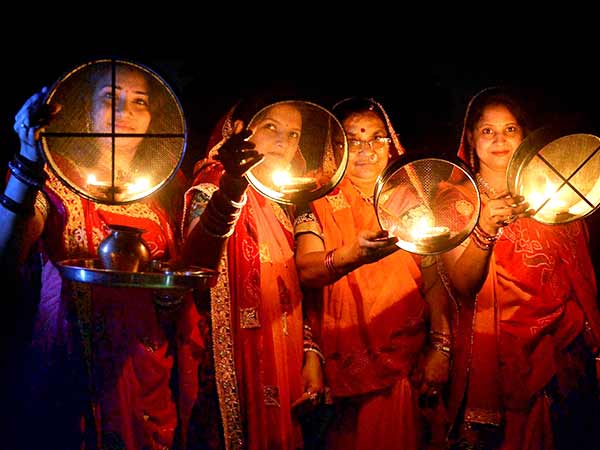 24 अक्टूबर 2021: करवा चौथ 24 अक्टूबर 2021: करवा चौथ