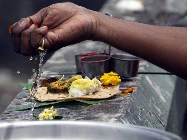 पिता को तर्पण देने का मंत्र पिता को तर्पण देने का मंत्र