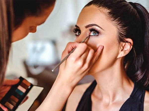 कुछ इस तरह करते हैं सेलिब्रेट कुछ इस तरह करते हैं सेलिब्रेट