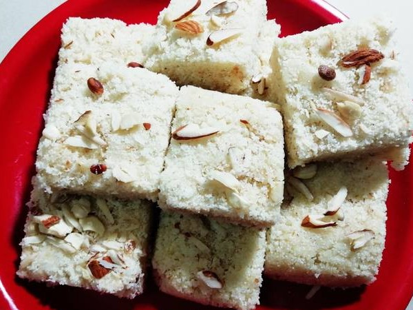 मां लक्ष्मी के लिए बनाएं बर्फी मां लक्ष्मी के लिए बनाएं बर्फी