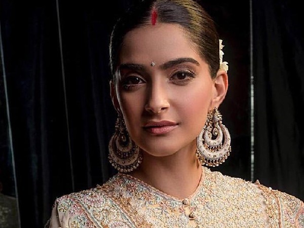 अच्छे ब्रांड के लिक्विड सिंदूर का इस्तेमाल करें अच्छे ब्रांड के लिक्विड सिंदूर का इस्तेमाल करें