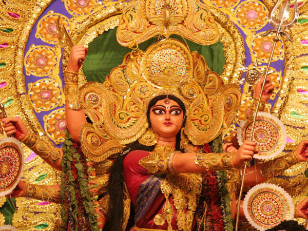 भेंट में दें सुहाग की चीजें भेंट में दें सुहाग की चीजें