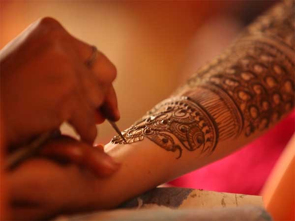 प्रेग्नेंट महिलाएं मेहंदी के पौधे की मेहंदी का करें इस्तेमाल प्रेग्नेंट महिलाएं मेहंदी के पौधे की मेहंदी का करें इस्तेमाल