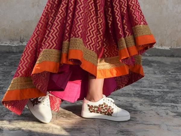 स्नीकर्स स्नीकर्स