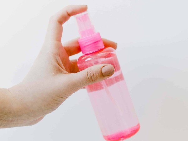 ऑयली स्किन के लिए सेटिंग स्प्रे ऑयली स्किन के लिए सेटिंग स्प्रे