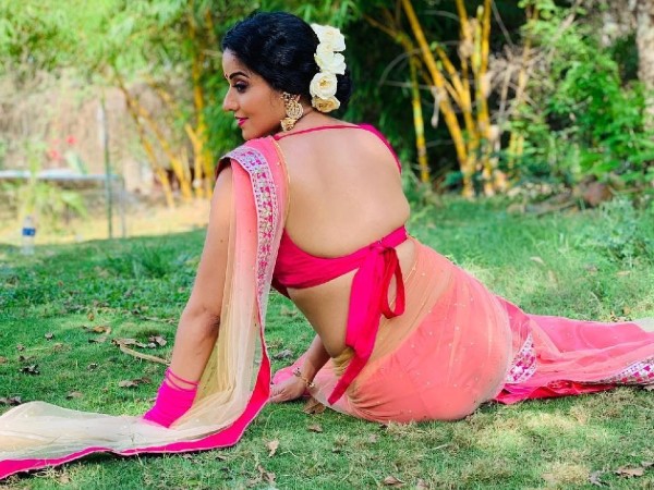 बैकलेस ब्लाउज बैकलेस ब्लाउज