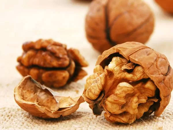 स्क्रब के तौर पर यूज करें स्क्रब के तौर पर यूज करें