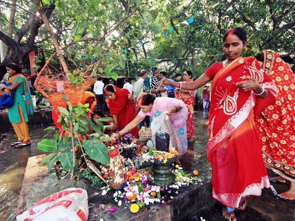 सोमवती अमावस्या के दिन क्या करें सोमवती अमावस्या के दिन क्या करें